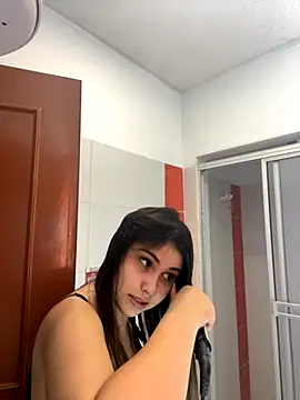 Snapshot of Aitana_Hilton_ chatting on 11.13.25 Aitana Hilton online show from 11.13.25