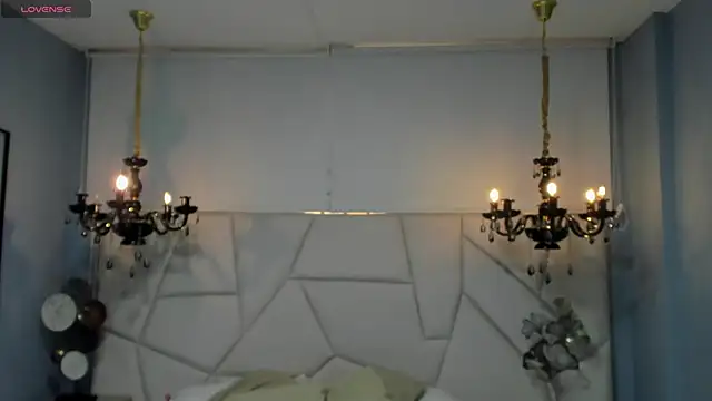 Snapshot of Aitana_Hilton_ chatting on 11.22.25 Aitana Hilton online show from 11.22.25