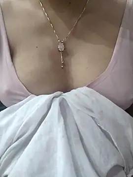 Snapshot of nikkibenza chatting on 03.15.25 nikkibenza online show from 03.15.25