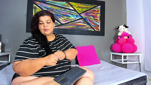 Snapshot of Charlotte_curvy_ chatting on 02.18.26 Charlotte curvy online show from 02.18.26