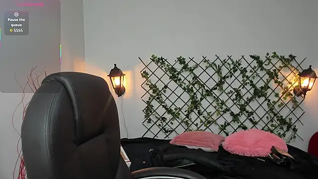 zahra Jalid online show from 10.28.25