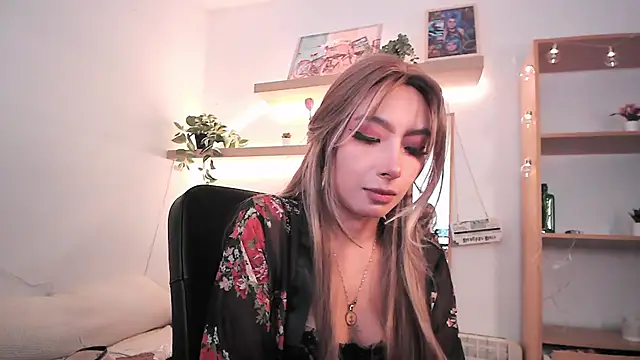 Snapshot of SabrinaSpell_ chatting on 04.08.26 SabrinaSpell online show from 04.08.26