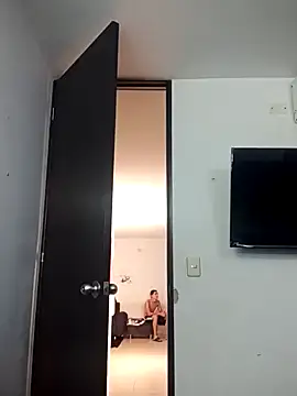 Latinos 2001 online show from 01.18.25