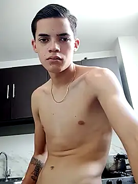 Latinos 2001 online show from 01.19.25