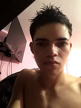 Latinos 2001 online show from 10.28.25