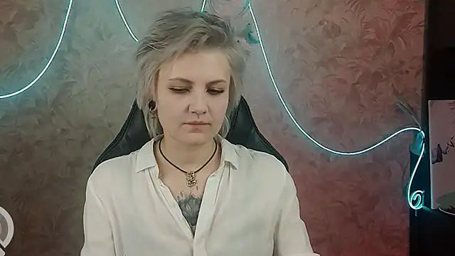 Snapshot of EvaBrownie chatting on 01.27.25 EvaBrownie online show from 01.27.25