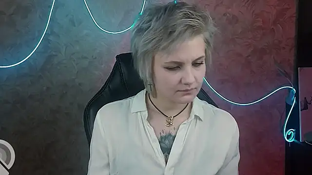 Snapshot of EvaBrownie chatting on 01.27.25 EvaBrownie online show from 01.27.25