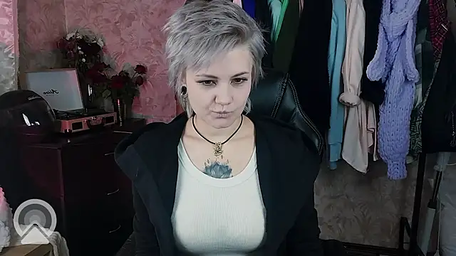 Snapshot of EvaBrownie chatting on 01.28.25 EvaBrownie online show from 01.28.25