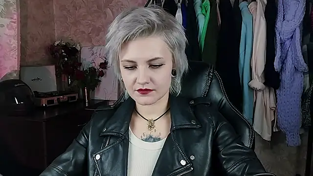 Snapshot of EvaBrownie chatting on 01.28.25 EvaBrownie online show from 01.28.25