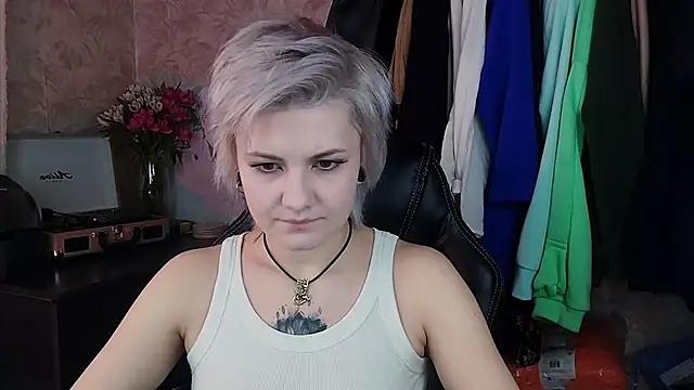 Snapshot of EvaBrownie chatting on 02.12.25 EvaBrownie online show from 02.12.25