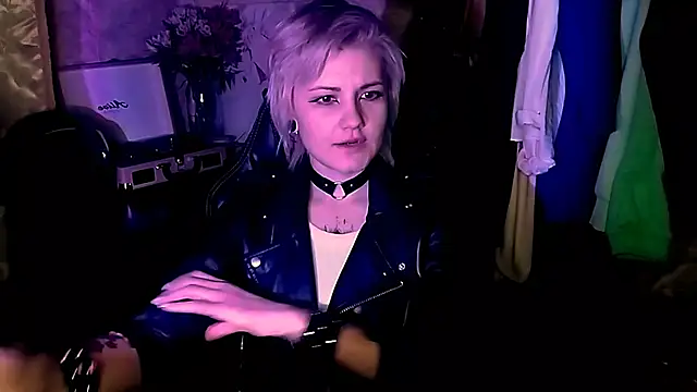 Snapshot of EvaBrownie chatting on 02.14.25 EvaBrownie online show from 02.14.25