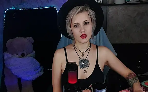 Snapshot of EvaBrownie chatting on 03.15.25 EvaBrownie online show from 03.15.25