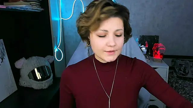 Snapshot of EvaBrownie chatting on 12.14.25 EvaBrownie online show from 12.14.25