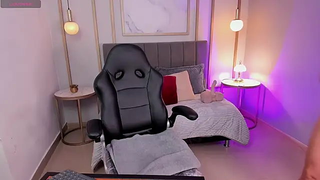 Snapshot of AtheneaRusell chatting on 11.11.25 AtheneaRusell online show from 11.11.25