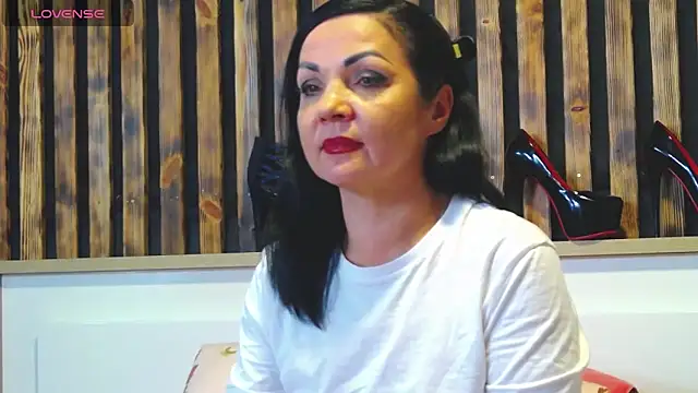 Tory Lovi online show from 12.20.25