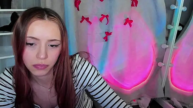 Snapshot of Sahara_Shields chatting on 02.05.25 Sahara Shields online show from 02.05.25