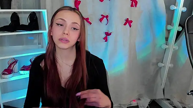 Snapshot of Sahara_Shields chatting on 02.05.25 Sahara Shields online show from 02.05.25