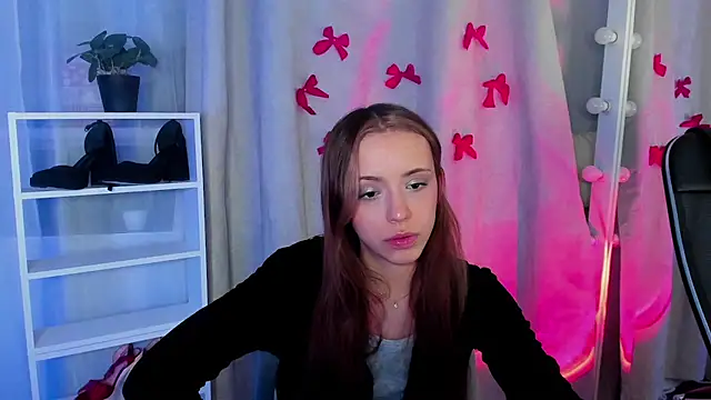 Snapshot of Sahara_Shields chatting on 02.12.25 Sahara Shields online show from 02.12.25