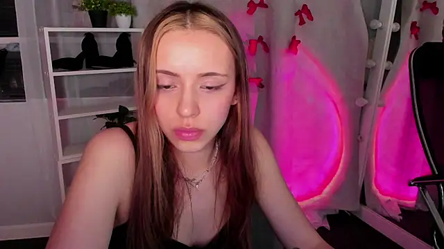 Snapshot of Sahara_Shields chatting on 02.25.25 Sahara Shields online show from 02.25.25