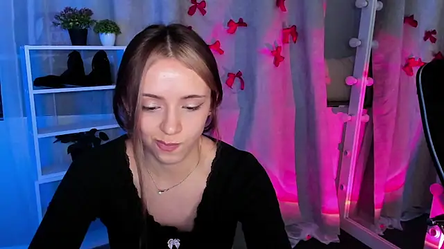 Snapshot of Sahara_Shields chatting on 03.06.25 Sahara Shields online show from 03.06.25