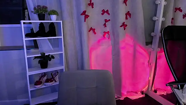 Snapshot of Sahara_Shields chatting on 03.11.25 Sahara Shields online show from 03.11.25