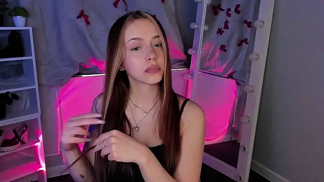 Snapshot of Sahara_Shields chatting on 03.18.25 Sahara Shields online show from 03.18.25