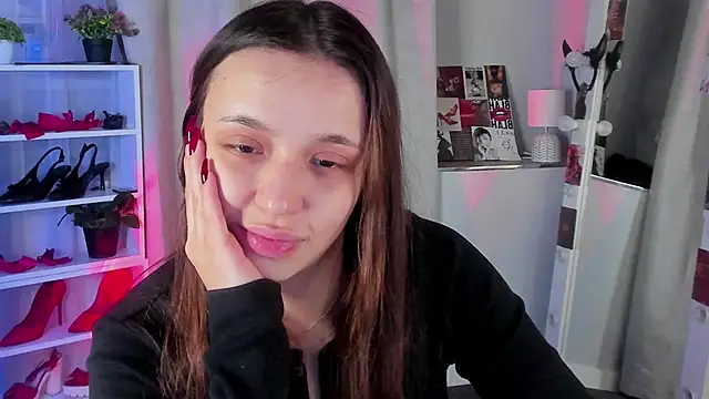 Snapshot of Sahara_Shields chatting on 10.18.25 Sahara Shields online show from 10.18.25