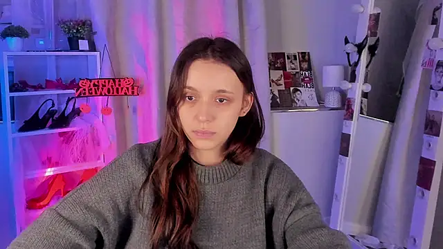 Snapshot of Sahara_Shields chatting on 10.24.25 Sahara Shields online show from 10.24.25