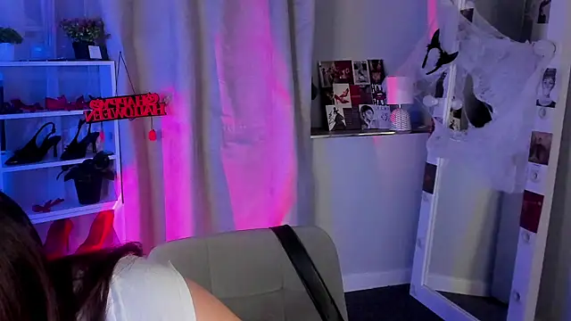 Snapshot of Sahara_Shields chatting on 10.28.25 Sahara Shields online show from 10.28.25