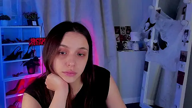 Snapshot of Sahara_Shields chatting on 10.30.25 Sahara Shields online show from 10.30.25