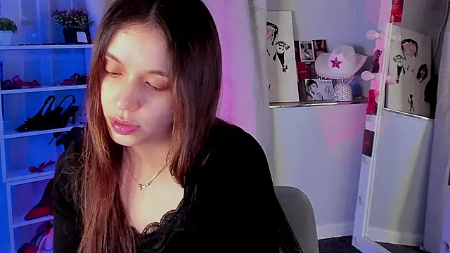 Snapshot of Sahara_Shields chatting on 11.13.25 Sahara Shields online show from 11.13.25