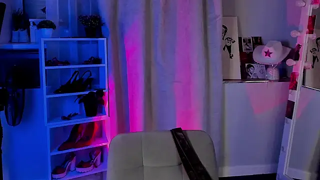 Snapshot of Sahara_Shields chatting on 11.14.25 Sahara Shields online show from 11.14.25