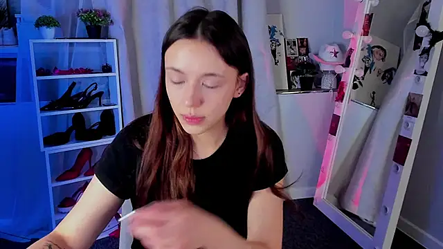 Snapshot of Sahara_Shields chatting on 12.04.25 Sahara Shields online show from 12.04.25