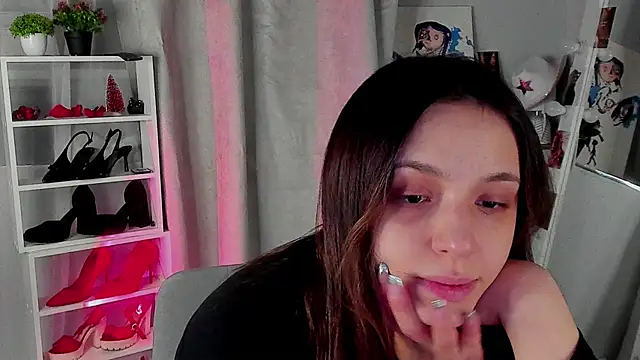 Snapshot of Sahara_Shields chatting on 12.14.25 Sahara Shields online show from 12.14.25