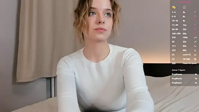 Snapshot of MonaClive chatting on 02.03.25 MonaClive online show from 02.03.25