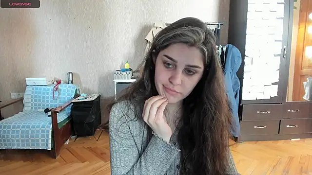 Snapshot of _Roselina_ chatting on 04.27.26 Roselina online show from 04.27.26