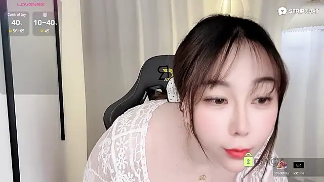 Snapshot of Alano-01 chatting on 03.18.25 Alano-01 online show from 03.18.25