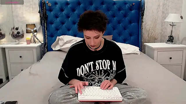 via mayer  online show from 03.02.26