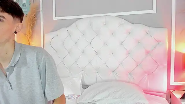 Snapshot of connor_and_angel chatting on 01.28.25 connor and angel online show from 01.28.25