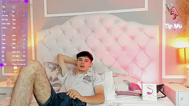 Snapshot of connor_and_angel chatting on 02.07.25 connor and angel online show from 02.07.25