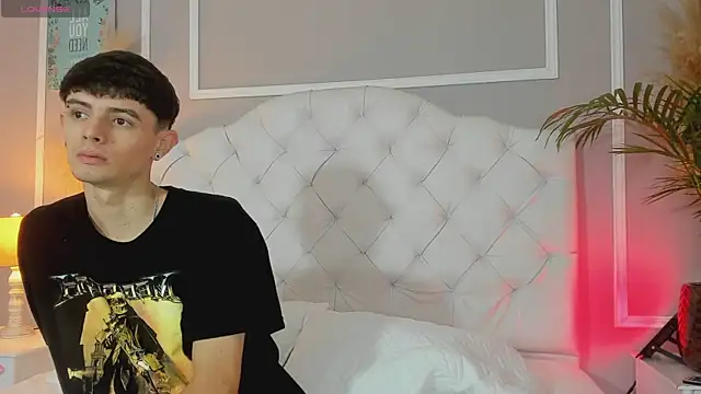 Snapshot of connor_and_angel chatting on 03.03.25 connor and angel online show from 03.03.25