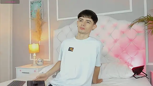 Snapshot of connor_and_angel chatting on 03.07.25 connor and angel online show from 03.07.25