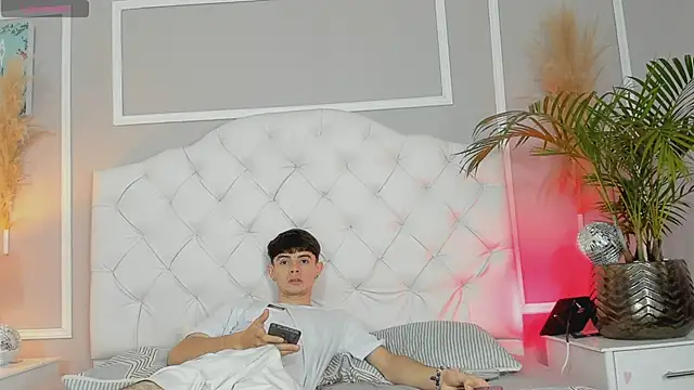 Snapshot of connor_and_angel chatting on 03.19.25 connor and angel online show from 03.19.25