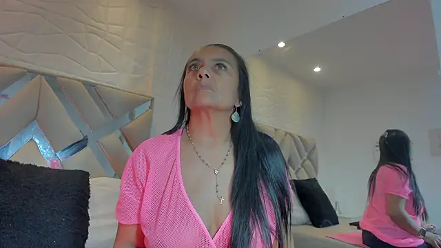 raquell moore online show from 03.10.25