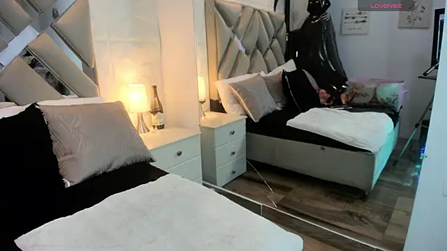 raquell moore online show from 10.27.25