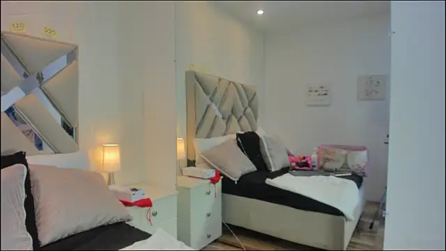 raquell moore online show from 12.03.25