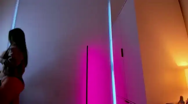 Snapshot of GoddessRoxana chatting on 01.14.25 GoddessRoxana online show from 01.14.25