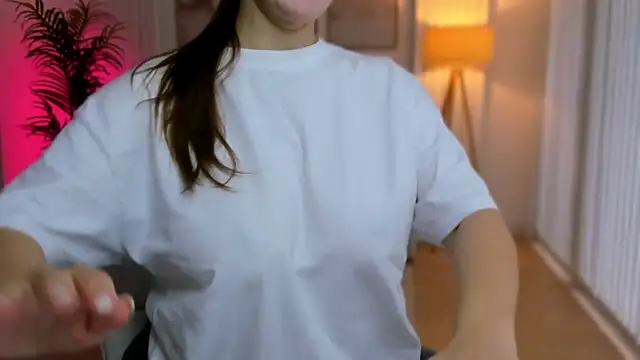 Snapshot of GoddessRoxana chatting on 11.03.25 GoddessRoxana online show from 11.03.25