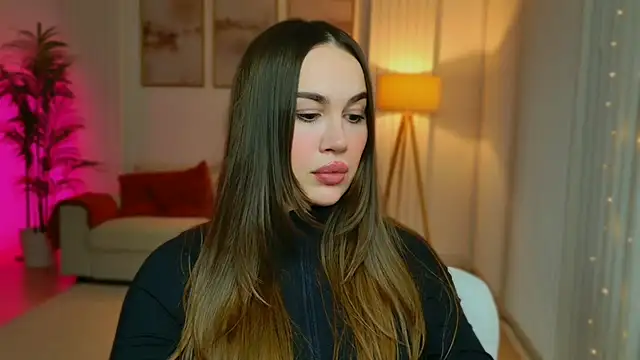 Snapshot of GoddessRoxana chatting on 12.04.25 GoddessRoxana online show from 12.04.25