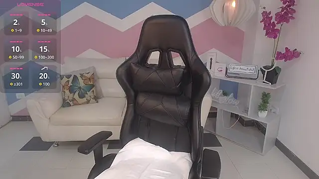 miss honey01 online show from 09.30.25